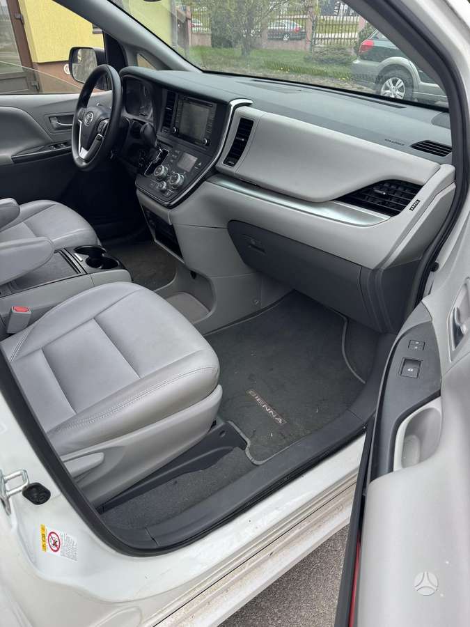 Toyota Sienna - 7