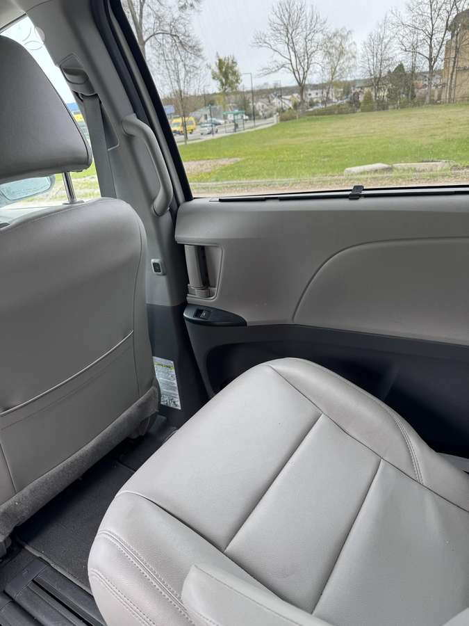 Toyota Sienna - 10