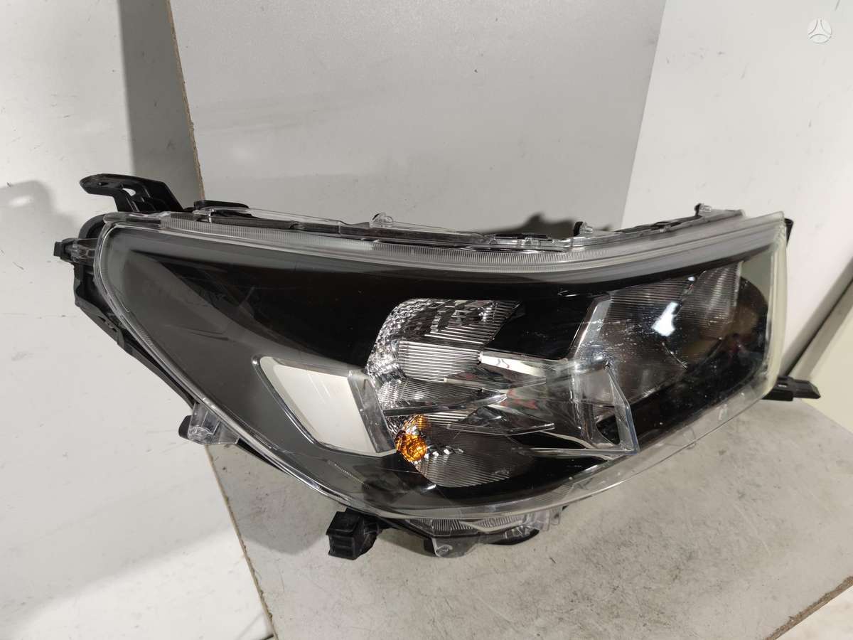 Toyota Hilux, 1Ej923364040, lights
