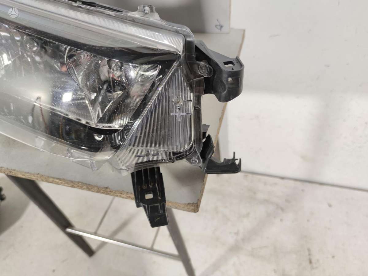Toyota Hilux, 1Ej923364040, lights