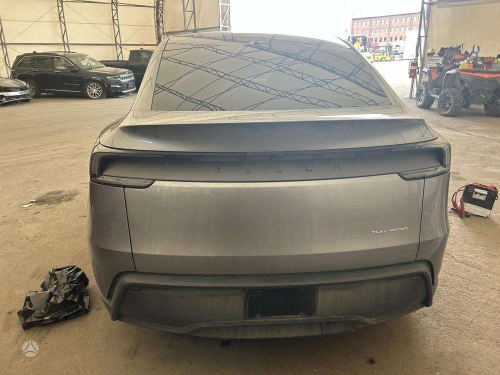 Tesla Model Y - 2