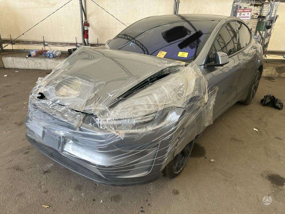 Tesla Model Y - 6