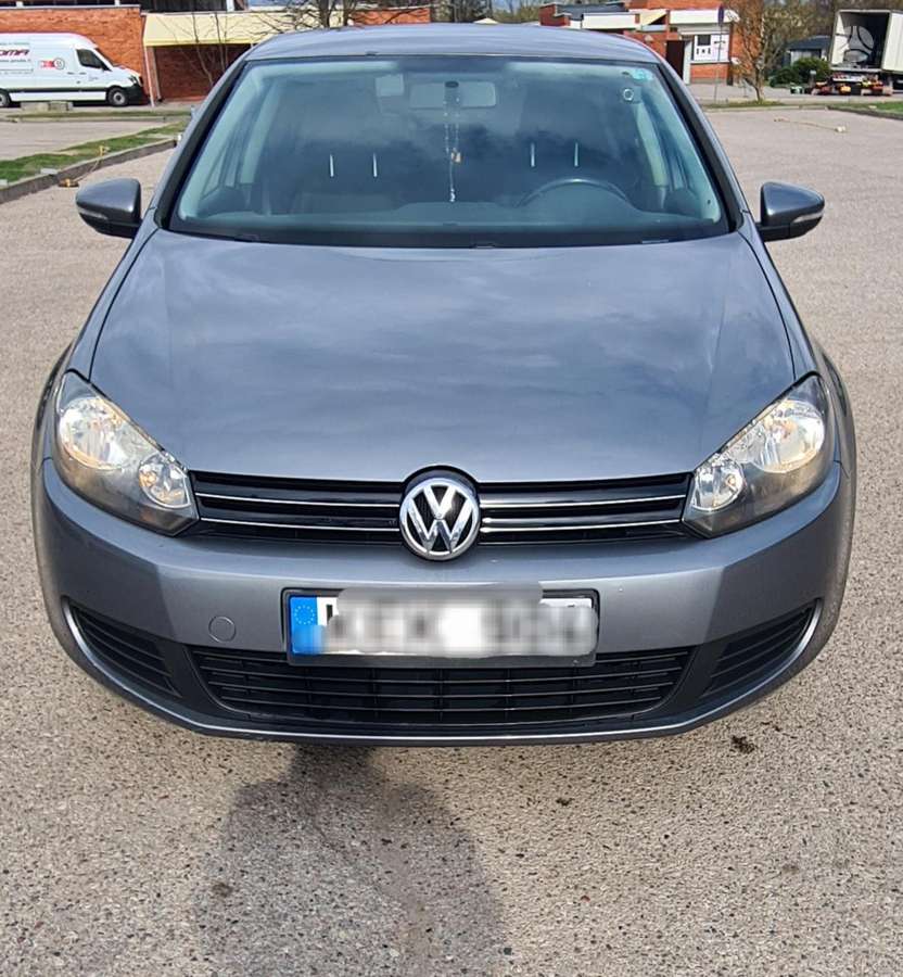 Volkswagen Golf - 1