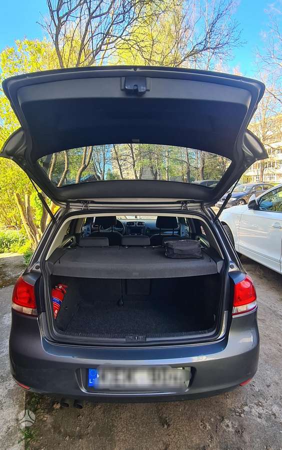 Volkswagen Golf - 6