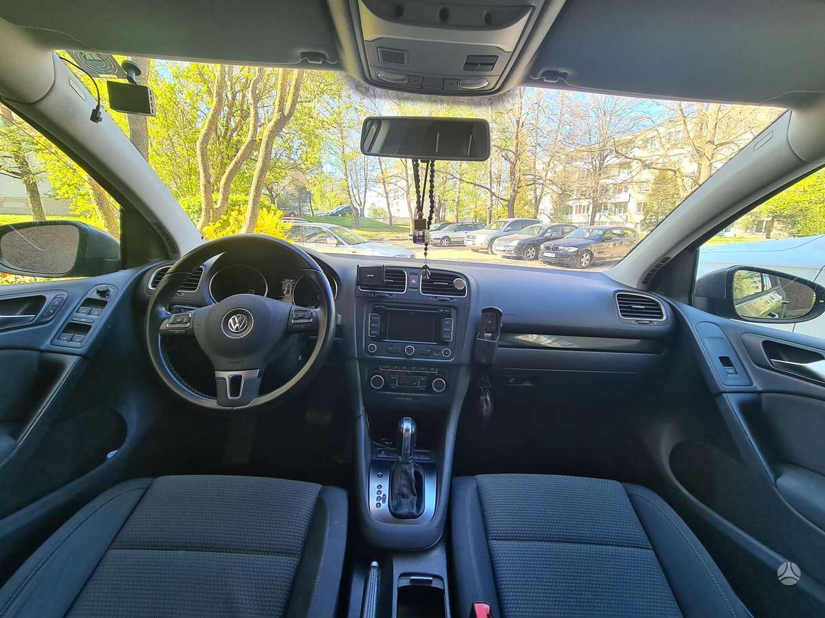 Volkswagen Golf - 10