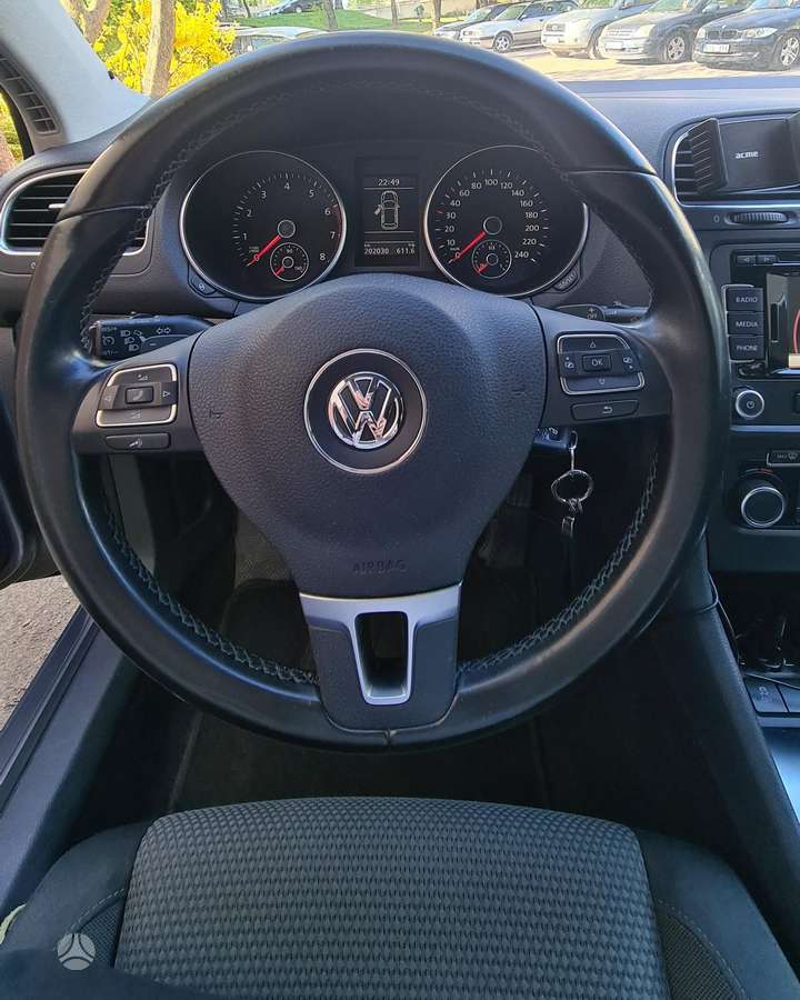 Volkswagen Golf - 11