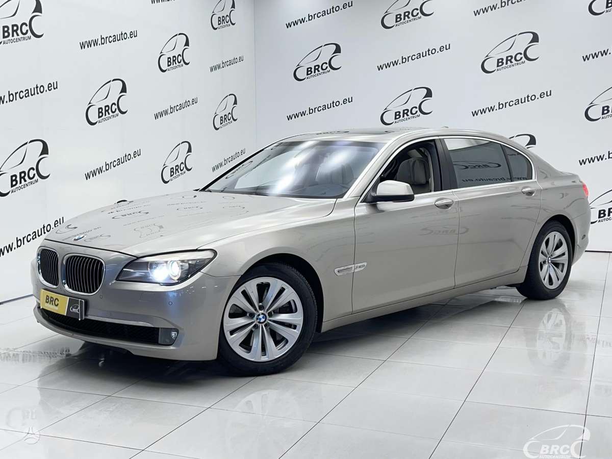 BMW 750, 4.4 l., saloon / sedan