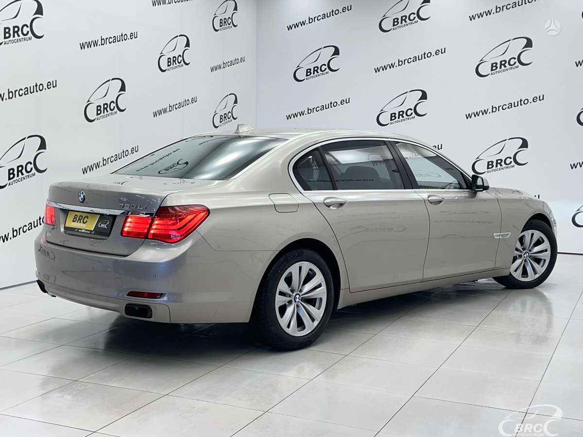BMW 750, 4.4 l., saloon / sedan