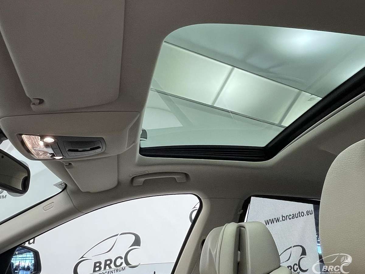 BMW 750, 4.4 l., saloon / sedan