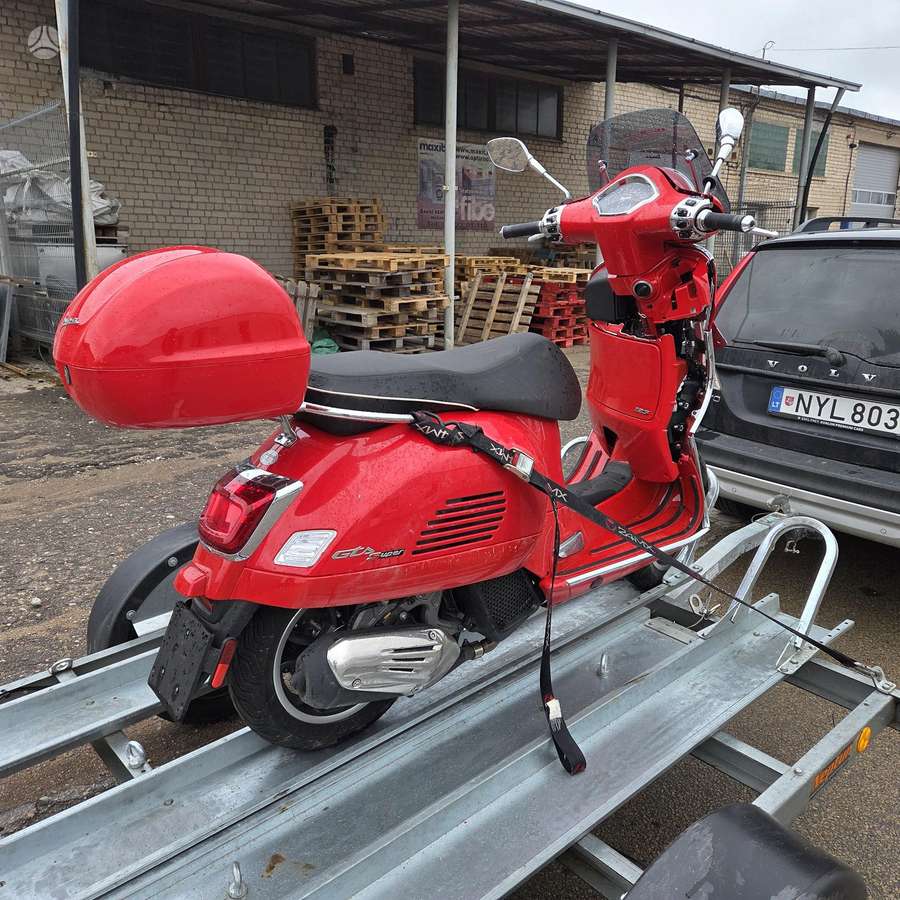 Piaggio Vespa 125cc, scooters / mopeds