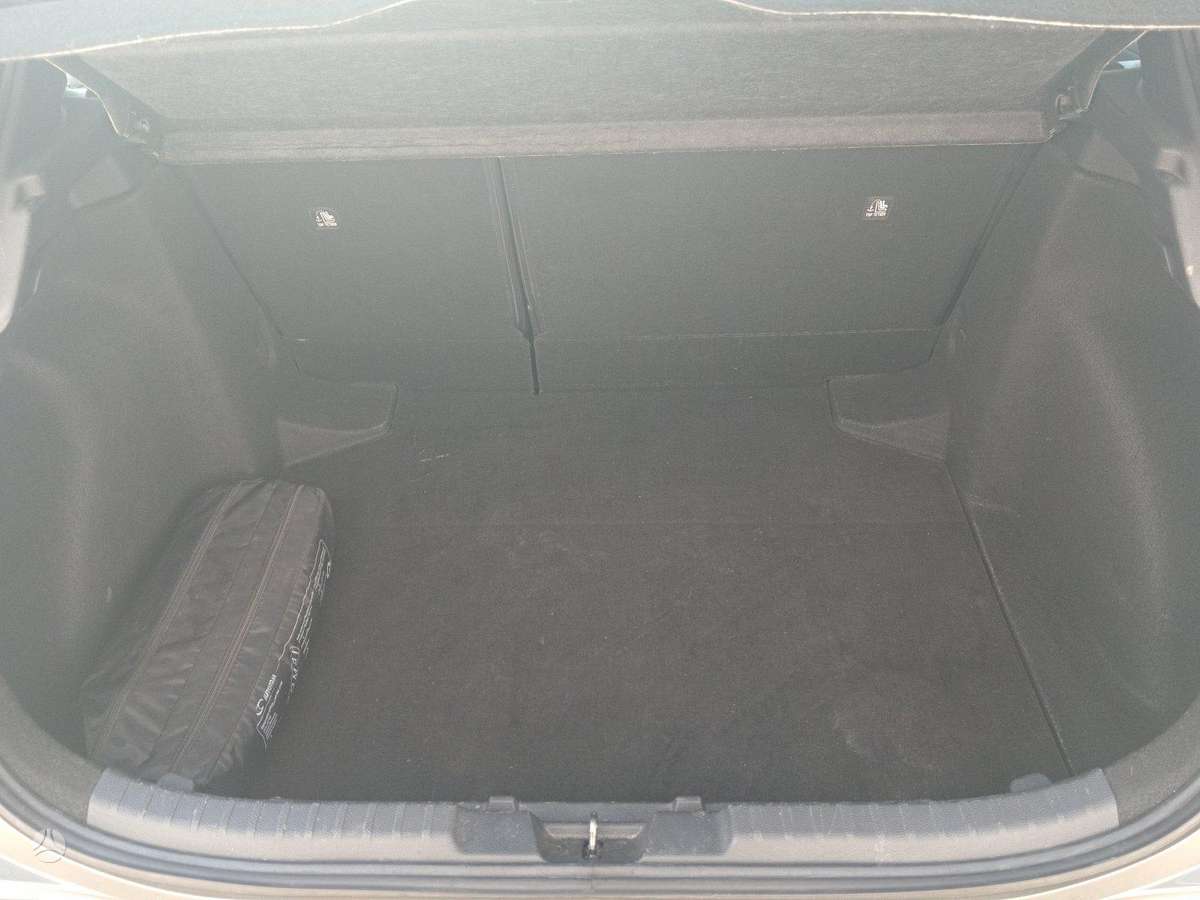 Toyota Corolla, 1.2 l., hatchback