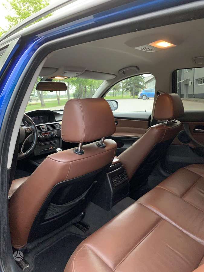BMW 318, Универсал