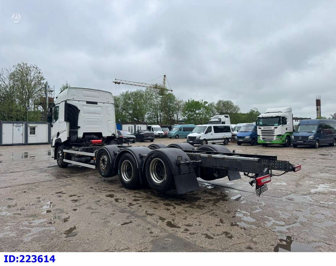 Renault T 520 8x2 (Steering axle), шасси