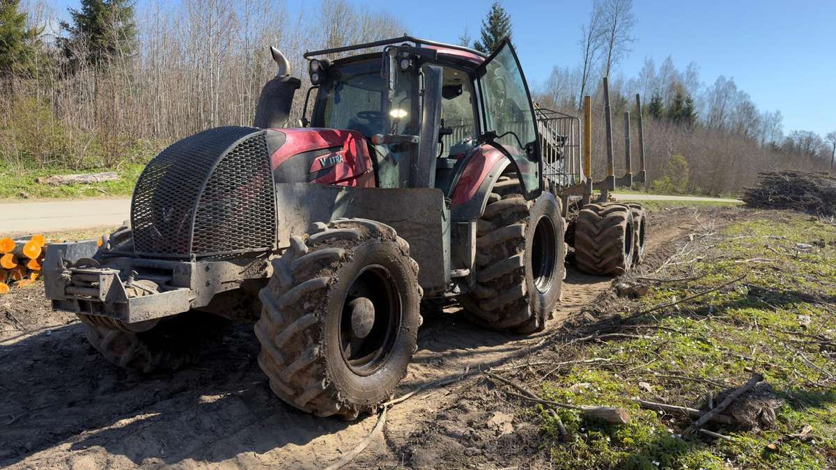 Valtra T144, лесные тракторы