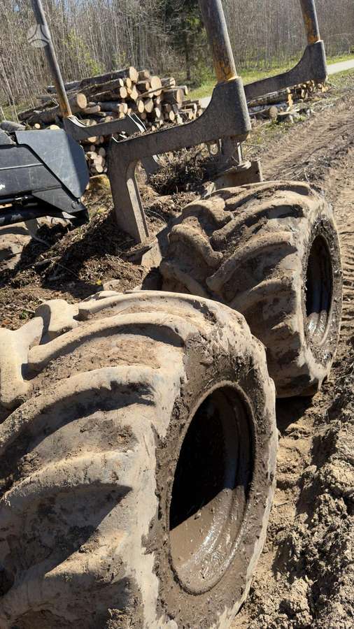 Valtra T144, forest tractors