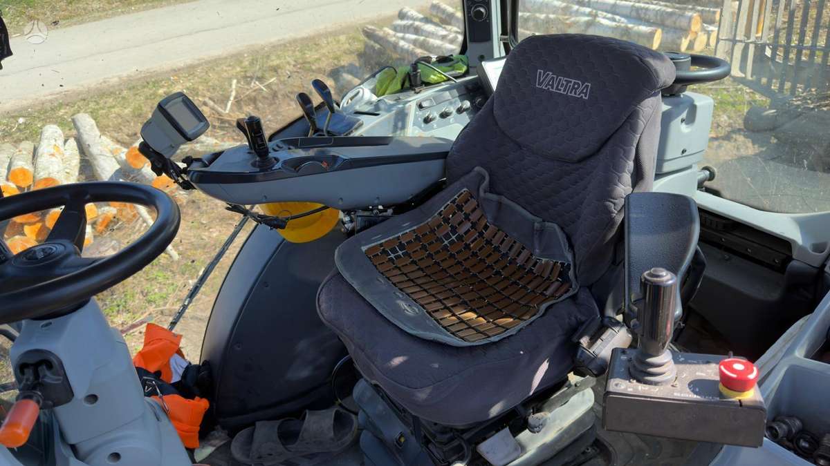 Valtra T144, forest tractors