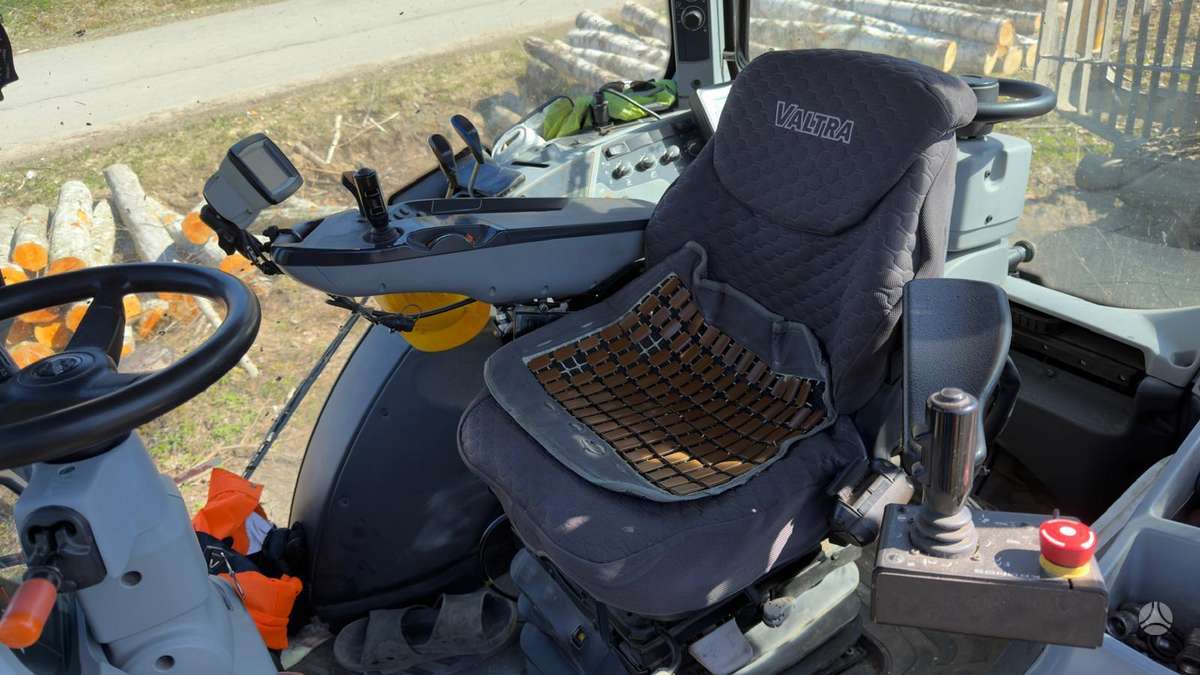 Valtra T144, лесные тракторы