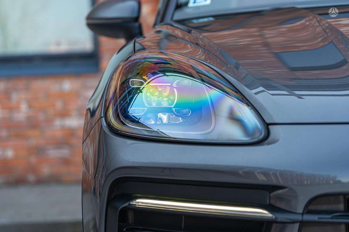 Porsche Cayenne - 9