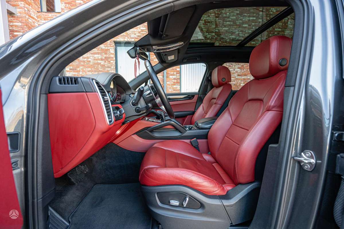 Porsche Cayenne - 12