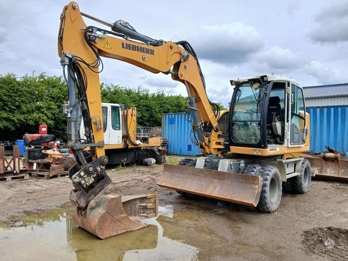 Liebherr A912 Compact, excavator