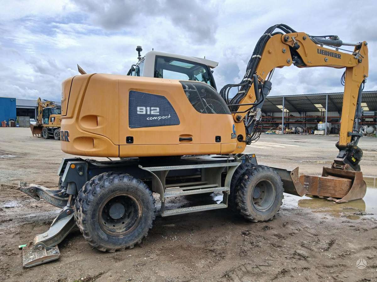 Liebherr A912 Compact, excavator