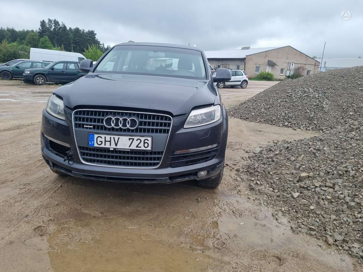 Audi Q7 Dalimis praišiškių 53 12 angaras