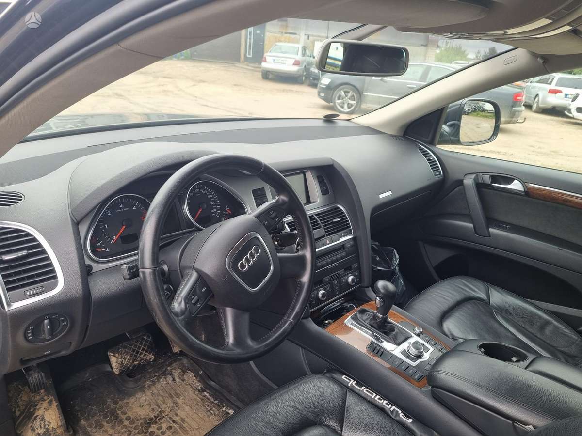 Audi Q7 Dalimis praišiškių 53 12 angaras