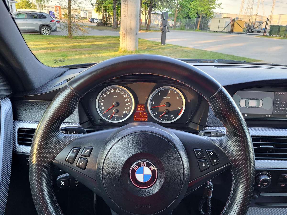 BMW 525, 2.5 l., Седан