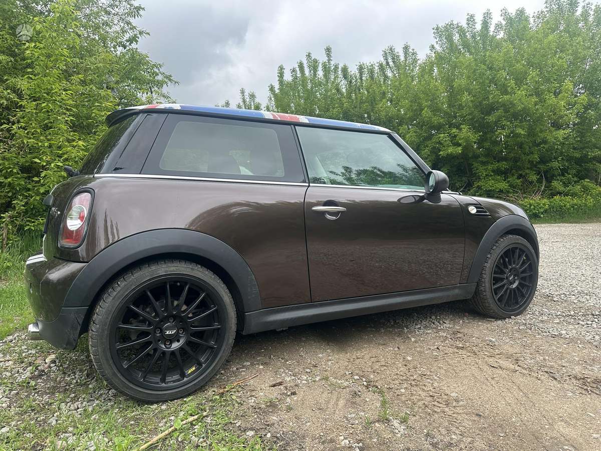 Mini Cooper, 1.6 l., hatchback