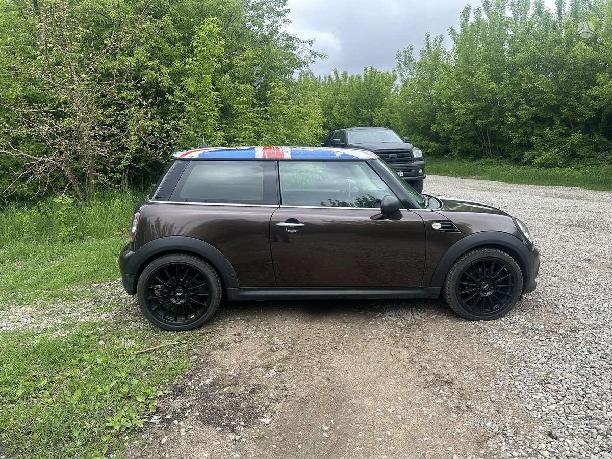 Mini Cooper, 1.6 l., hatchback