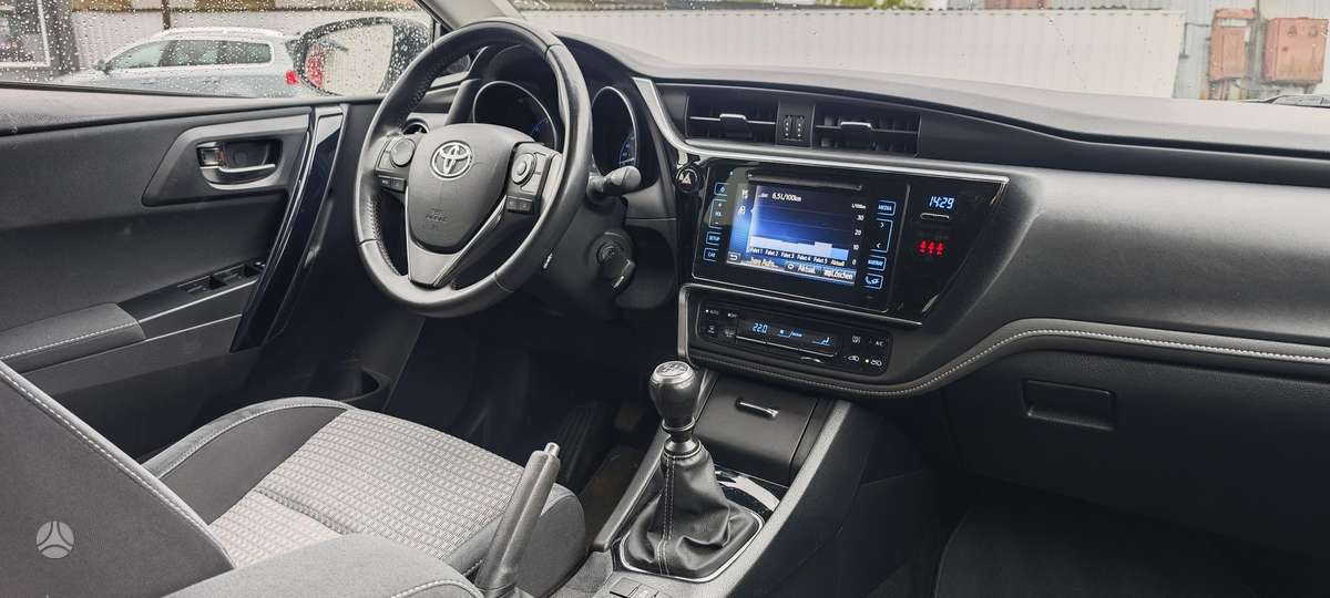 Toyota Auris, 1.2 l., Универсал