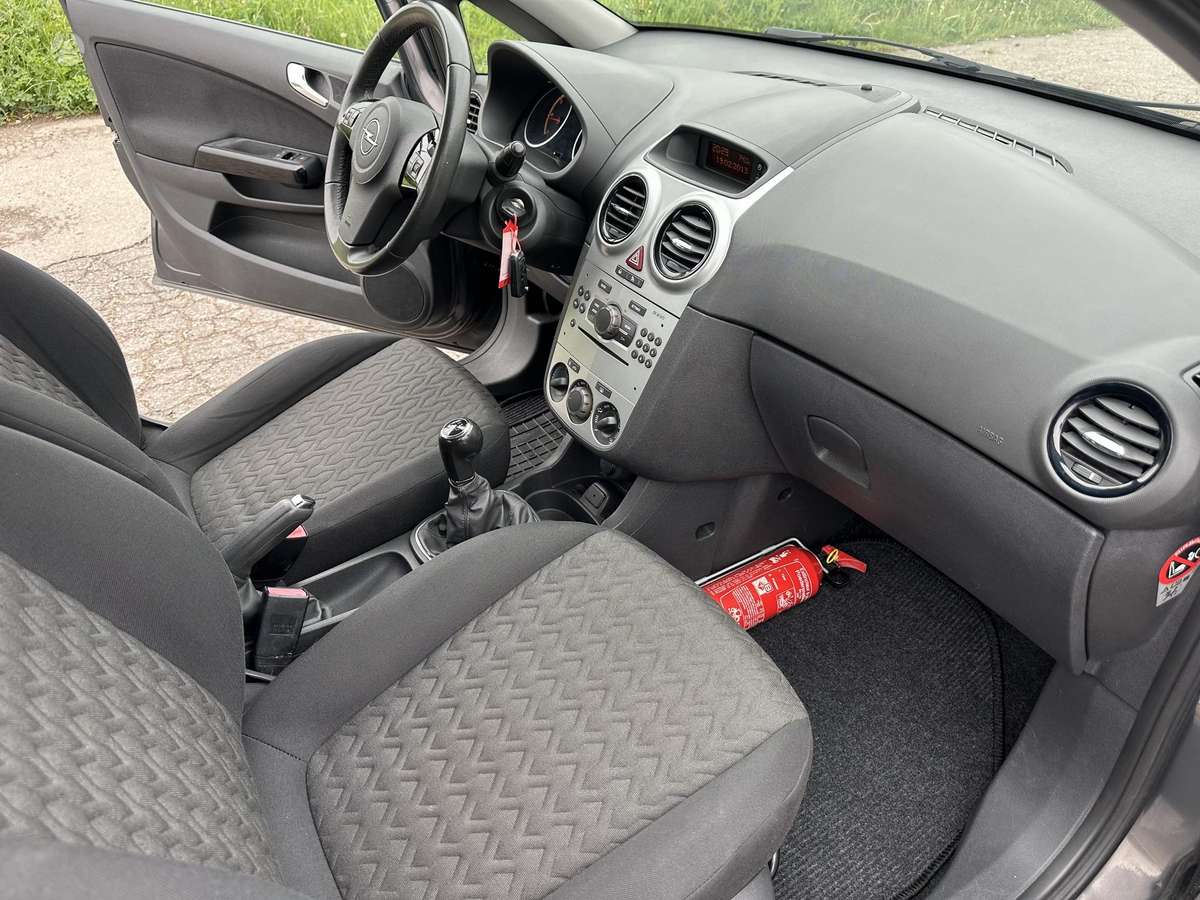 Opel Corsa, 1.3 l., Хэтчбек