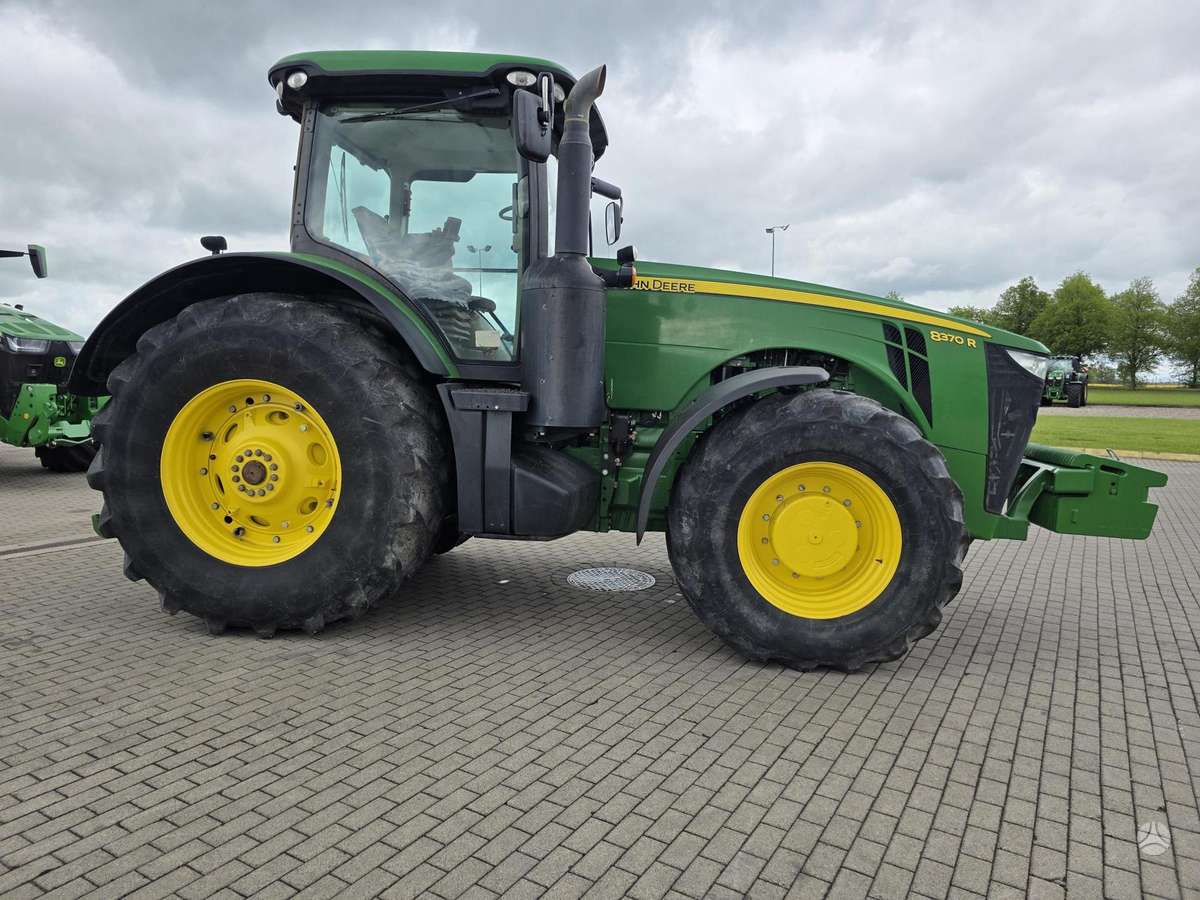 John Deere 8370R, traktoriai