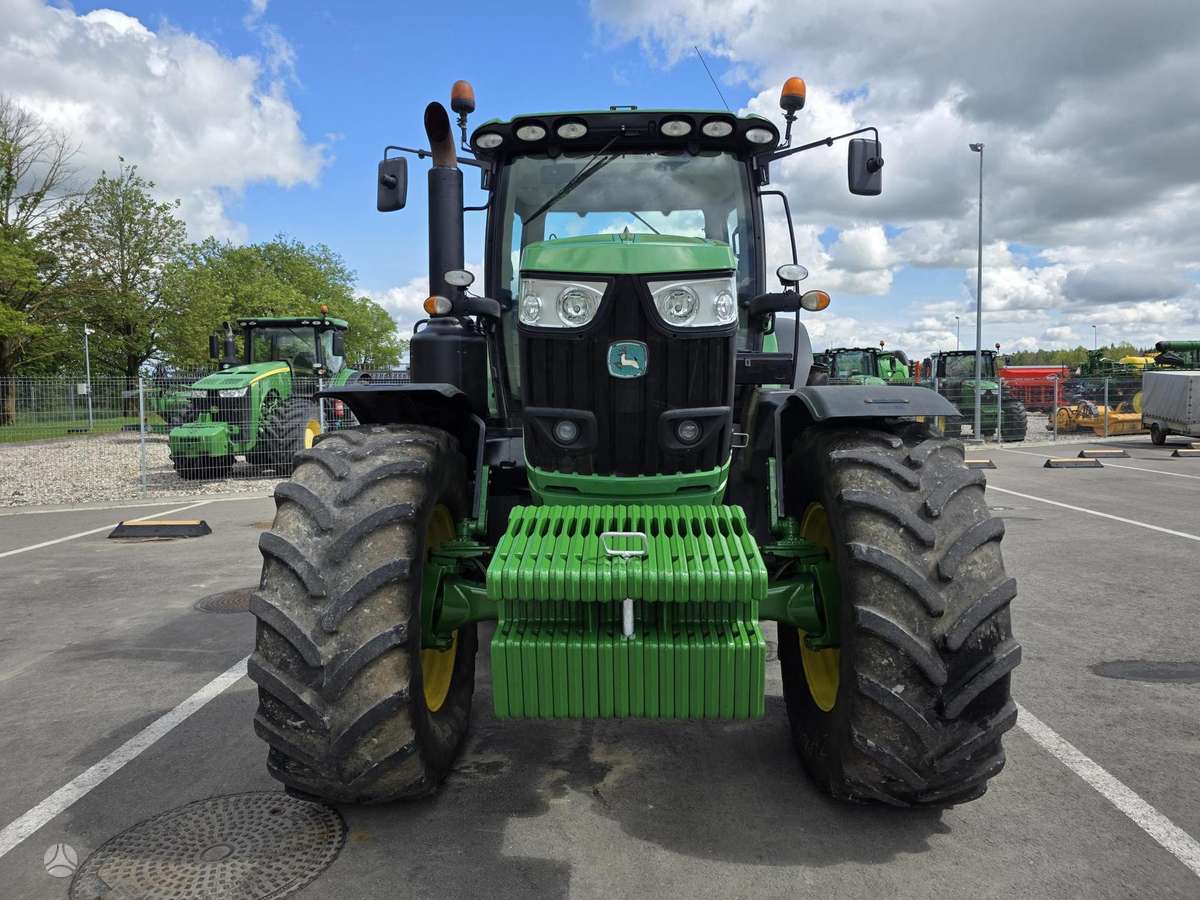 John Deere 6215R, traktori