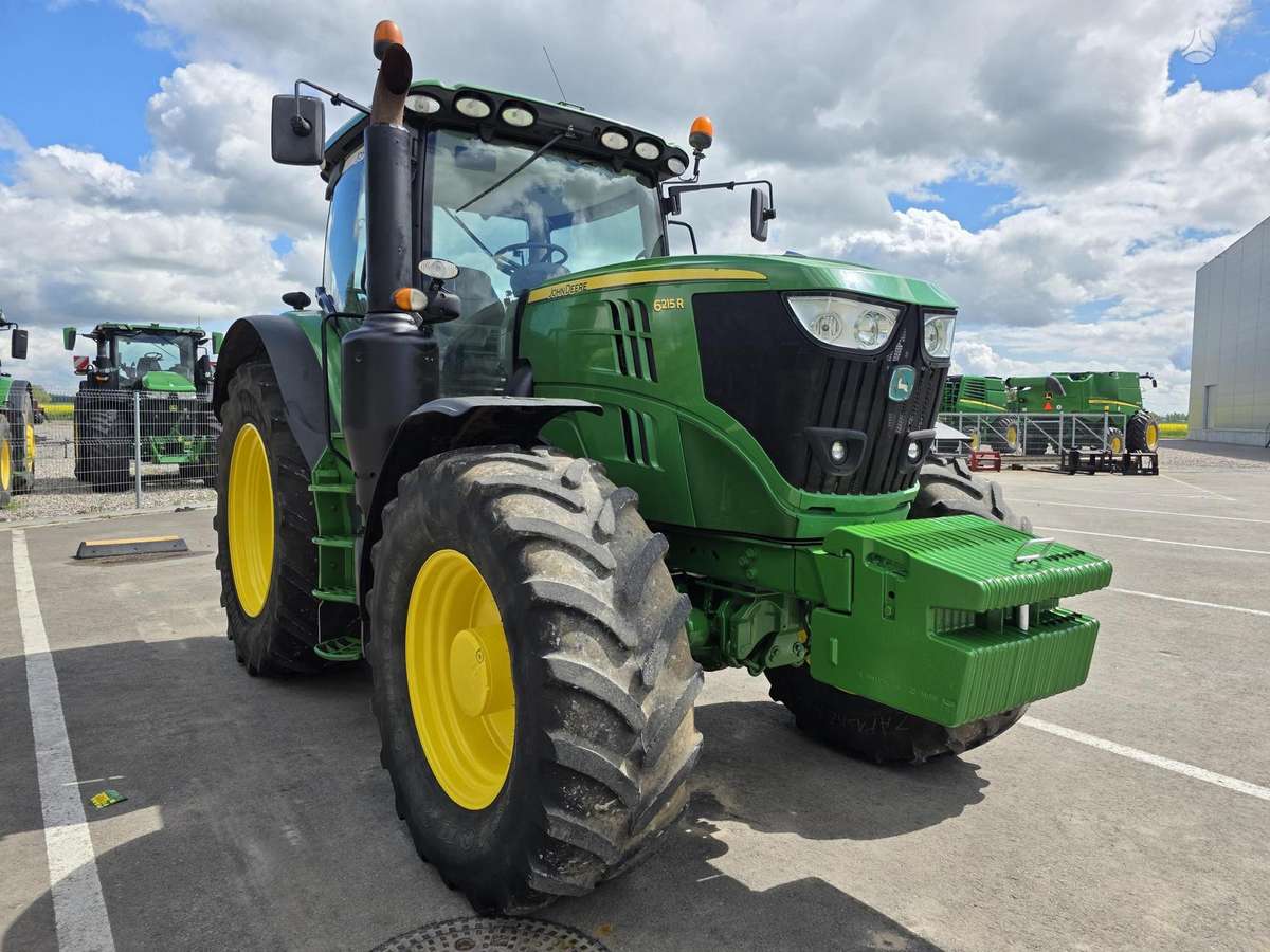 John Deere 6215R, traktori