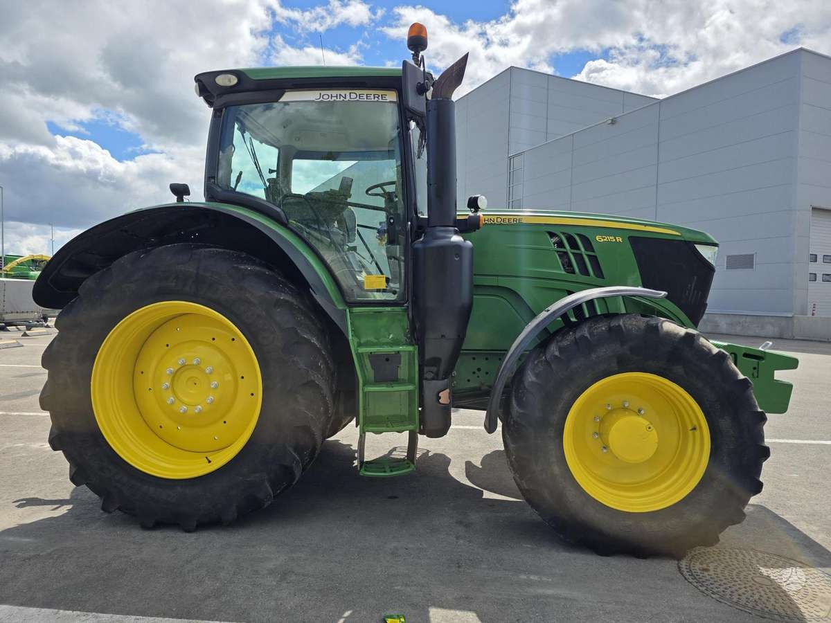 John Deere 6215R, traktori