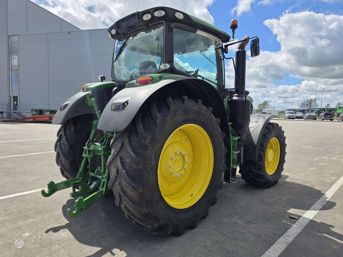 John Deere 6215R, traktori