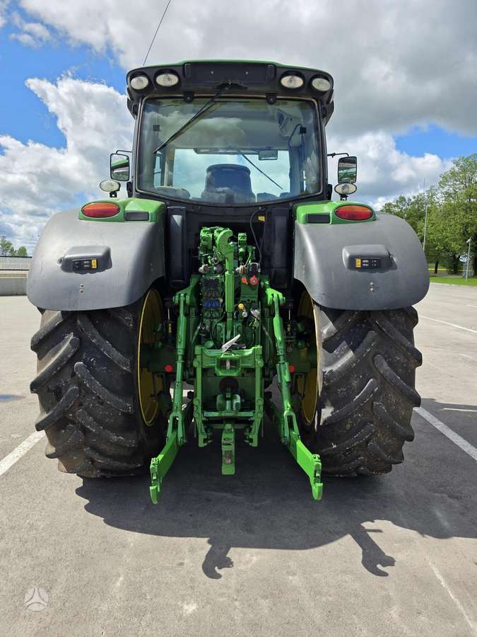 John Deere 6215R, traktori