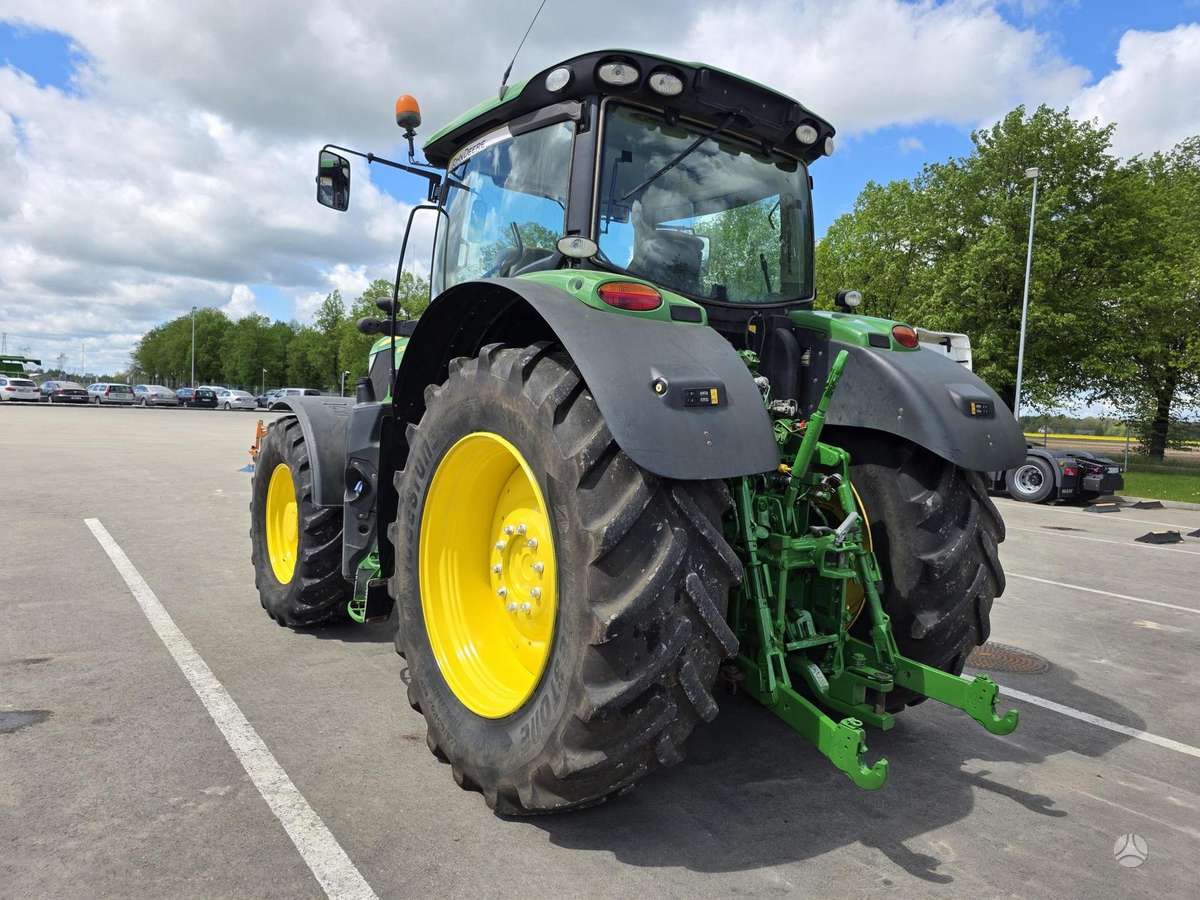 John Deere 6215R, traktori