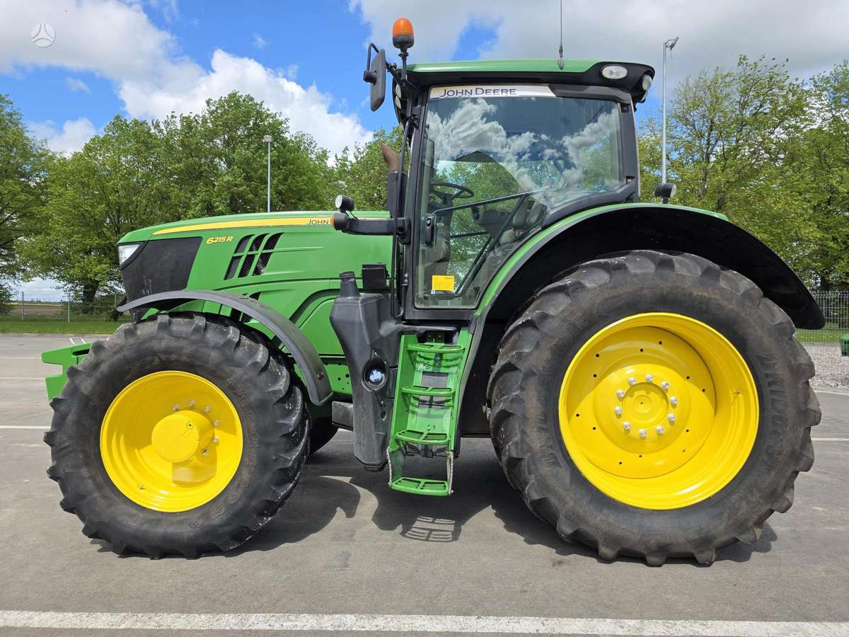 John Deere 6215R, traktori