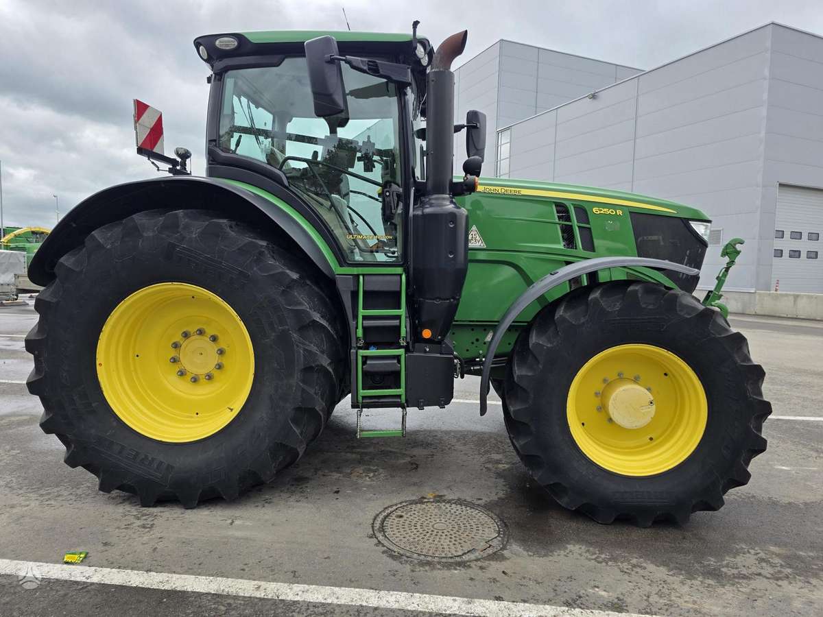 John Deere 6250R, traktoriai