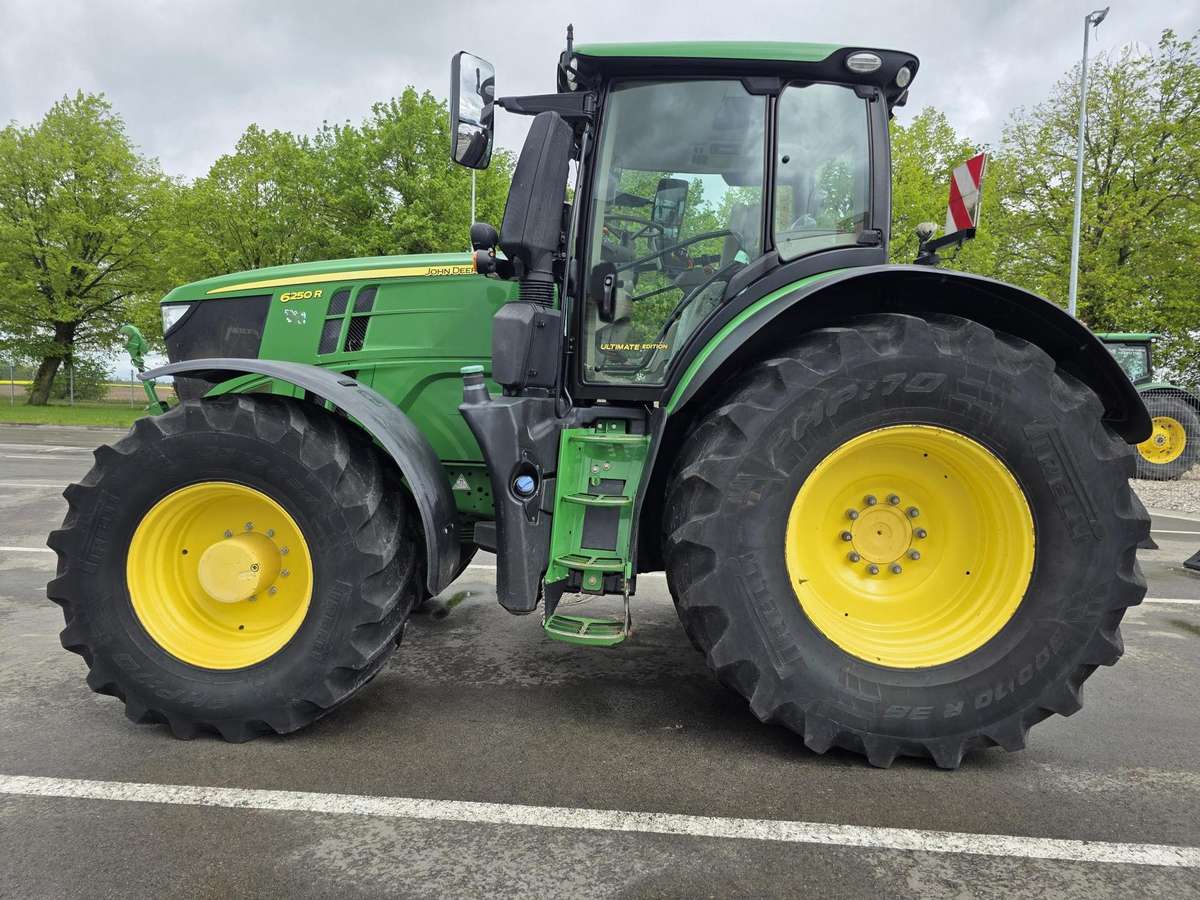 John Deere 6250R, tractors