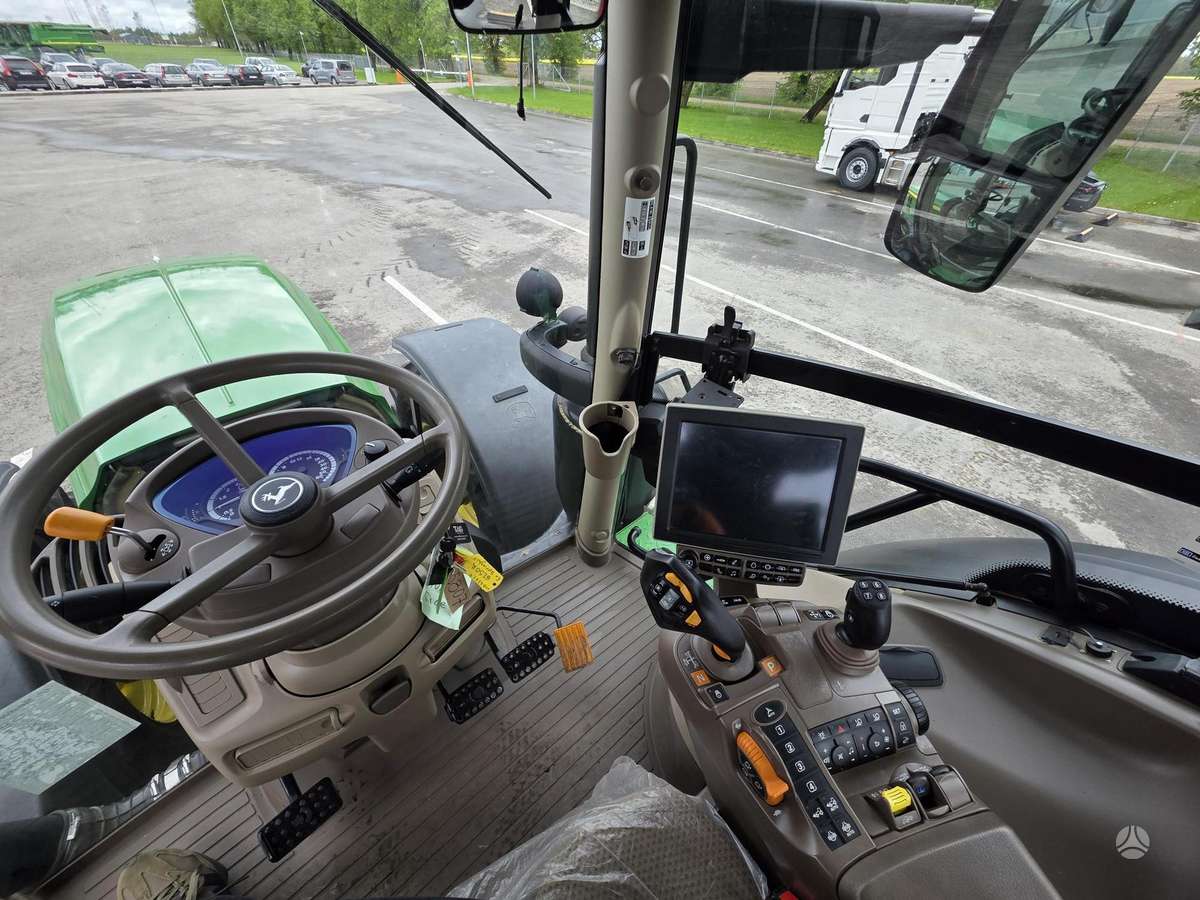 John Deere 6250R, tractors