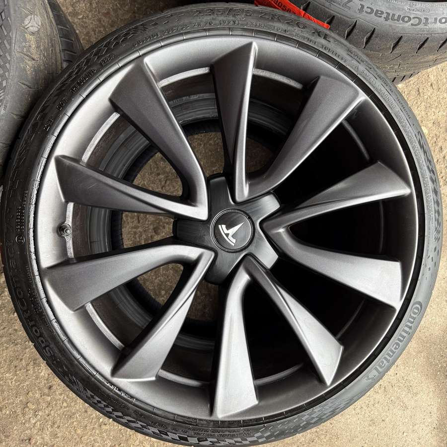 TESLA Model 3, light alloy, R20