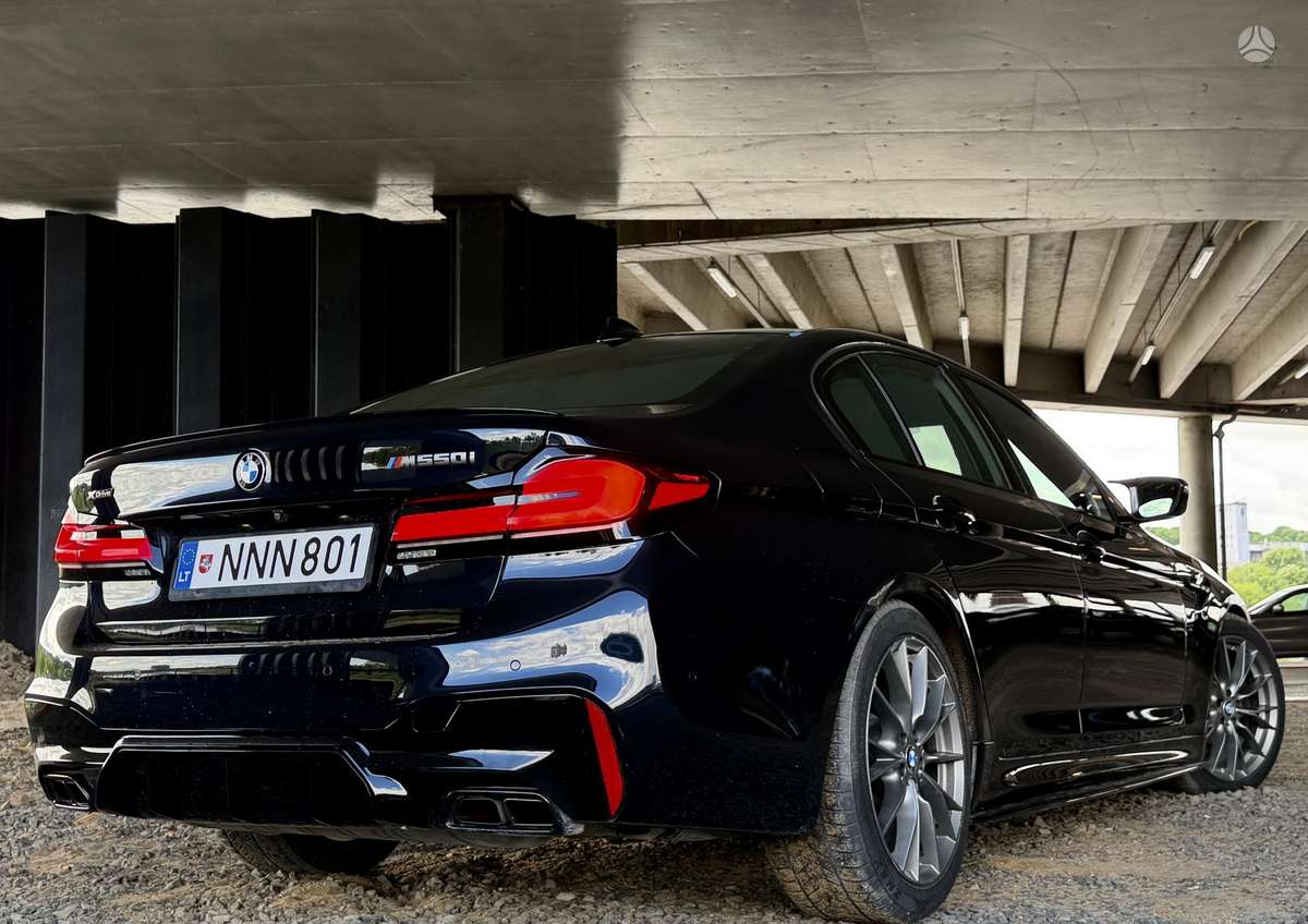 BMW M550, Седан