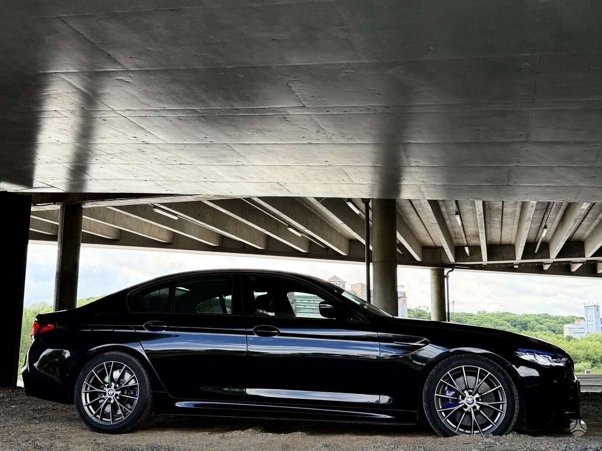 BMW M550, Седан