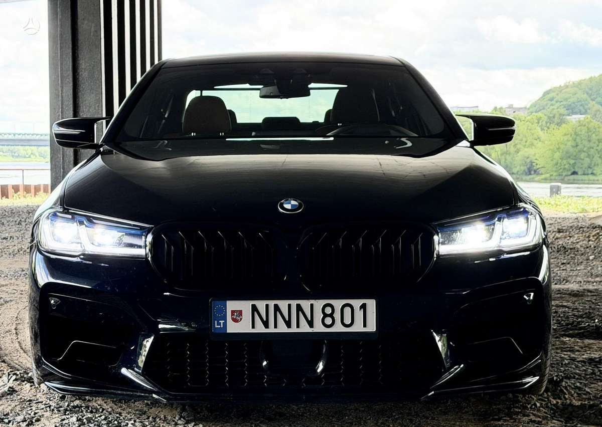BMW M550, Седан