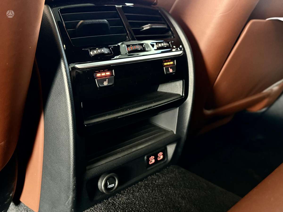 BMW M550, Седан