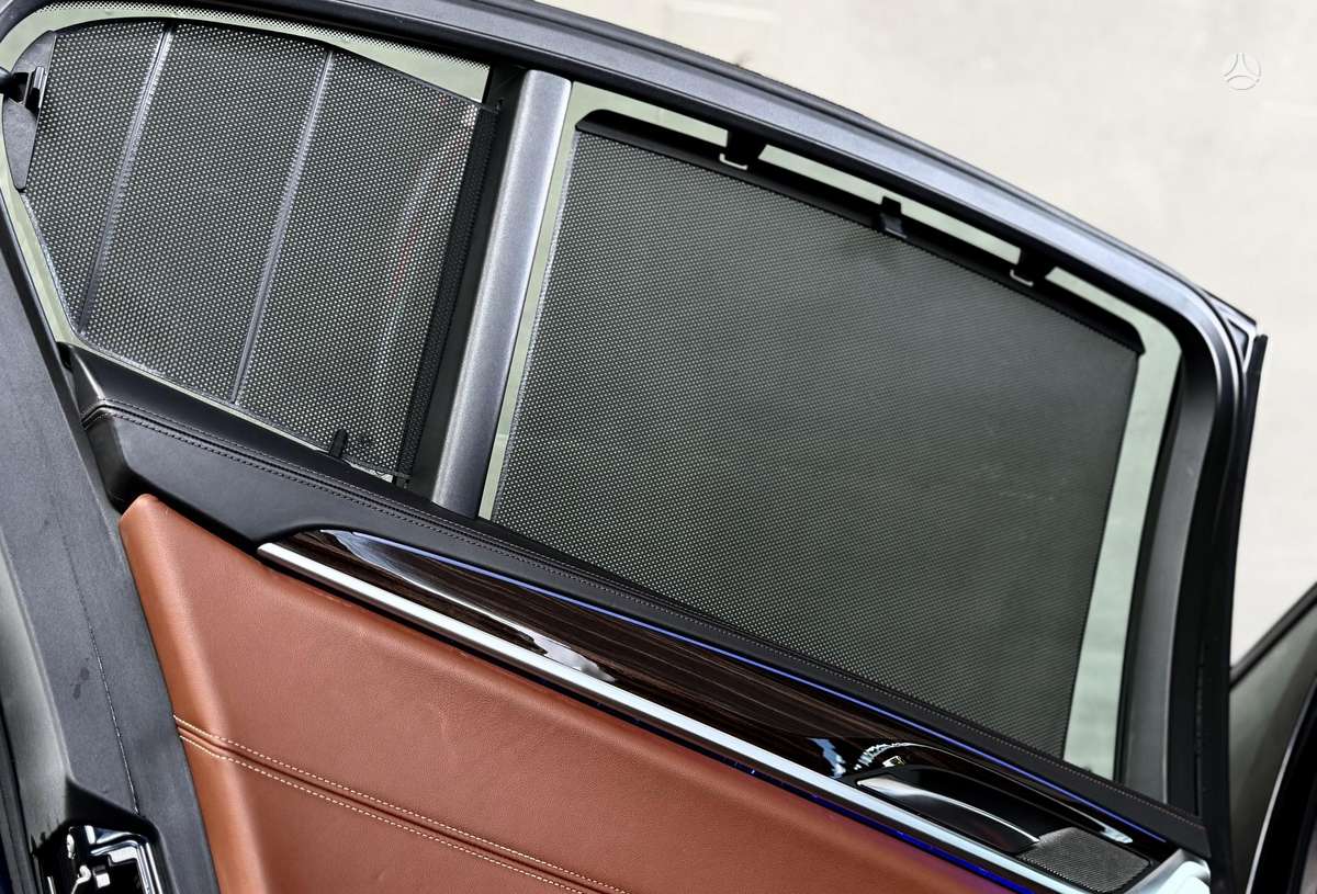 BMW M550, Седан