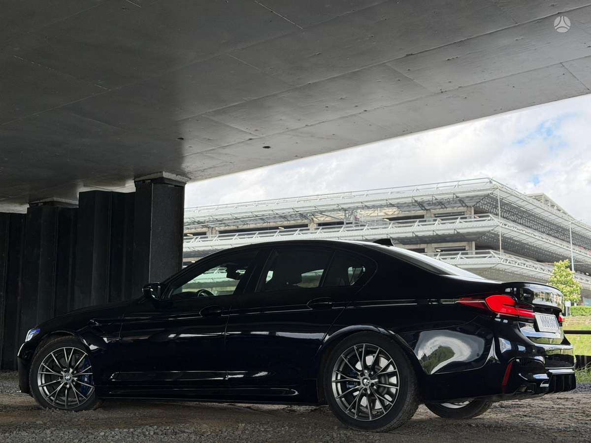 BMW M550, Седан